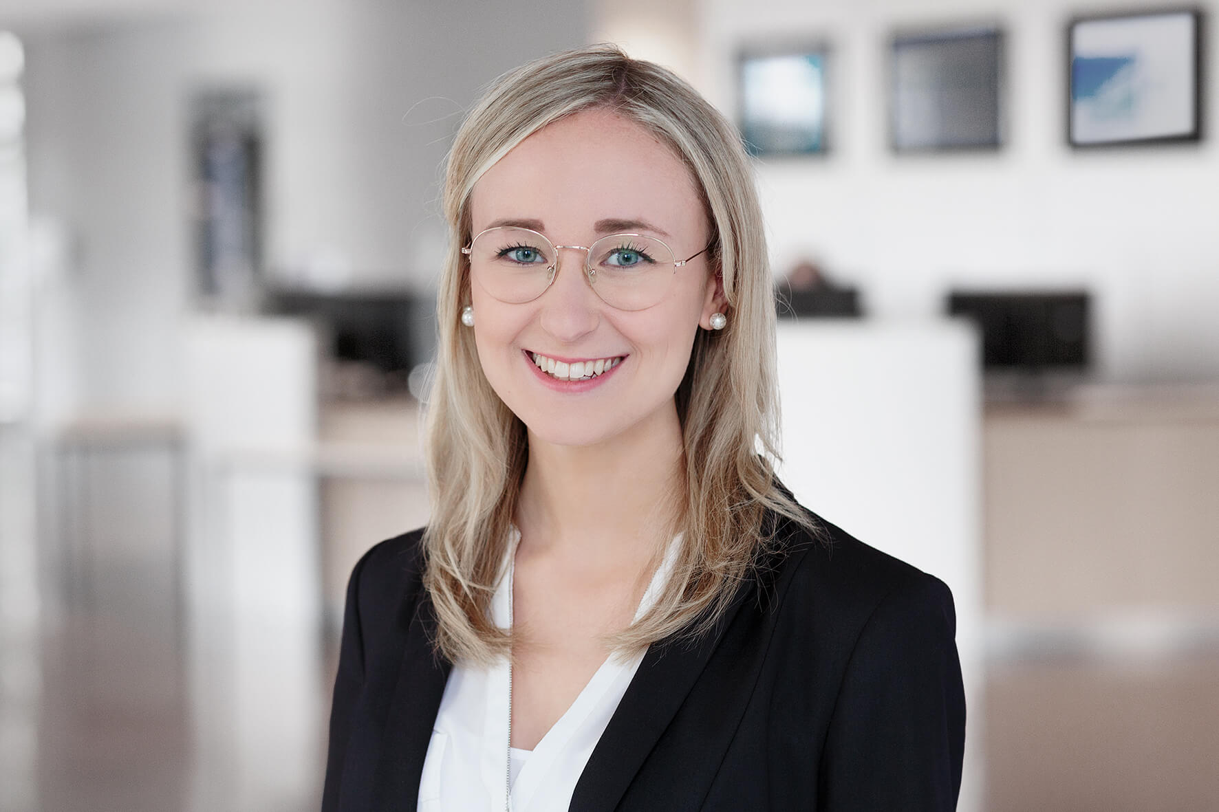 Frau Michelle Stattmüller